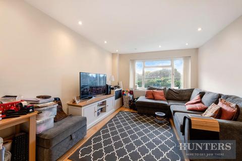 2 bedroom maisonette for sale, Bisley Close, Worcester Park