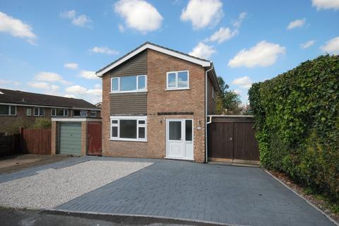 3 bedroom detached house to rent, Derwent Close, Brownsover, Rugby, CV21