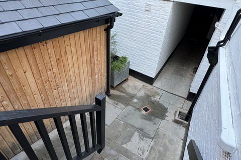 undefined, Thoroughfare, Woodbridge, IP12