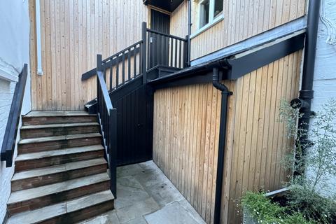 undefined, Thoroughfare, Woodbridge, IP12