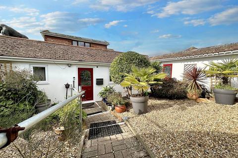 4 bedroom chalet for sale, Hilgrove Road, Saltdean, BN2 8QG