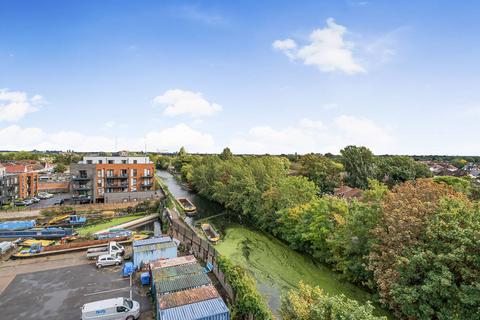 2 bedroom flat to rent, Gibson Point, Southall, UB2