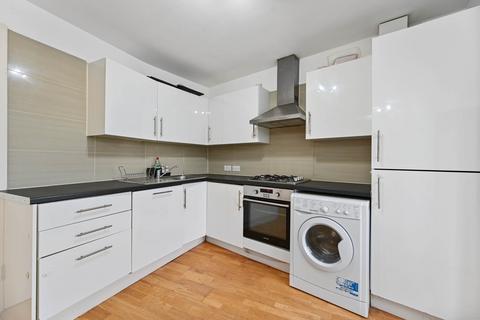 3 bedroom flat to rent, Cloister Road, Acton, London W3 0DF