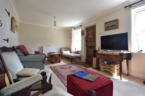 2 Heath Close, Farnham, GU9 0PS