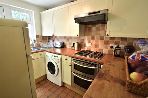 2 Heath Close, Farnham, GU9 0PS
