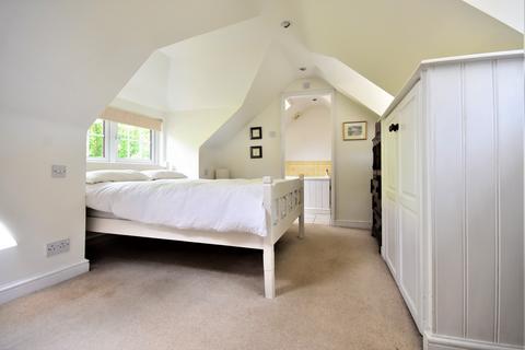 2 Heath Close, Farnham, GU9 0PS