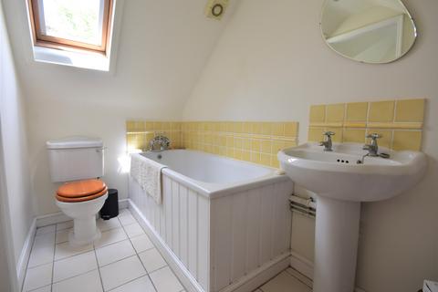 2 Heath Close, Farnham, GU9 0PS