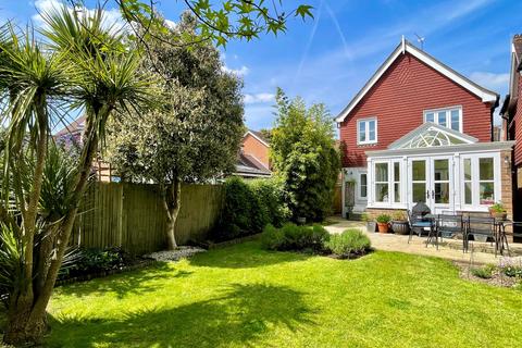 11 Coppice Place, Wormley, Godalming, GU8 5TY