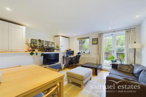 1 bedroom flat for sale, Vant Road, London, SW17