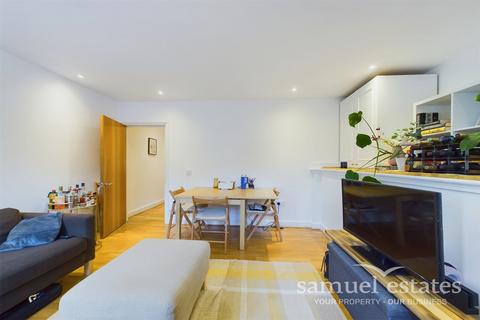 1 bedroom flat for sale, Vant Road, London, SW17