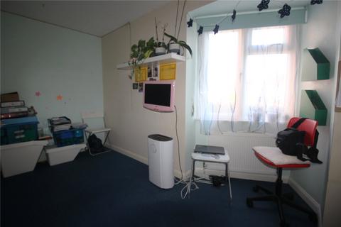 2 bedroom apartment to rent, Rochester Road, Gravesend, Kent, DA12