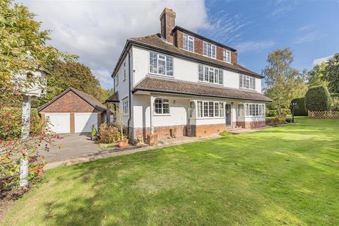 Green Hedges The Street, Cobham, Gravesend, DA12 3DD