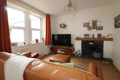 2 bedroom terraced house to rent, Withinfields, Southowram, Halifax