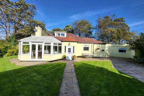 5 bedroom detached bungalow for sale, Madryn Avenue, Rhyl