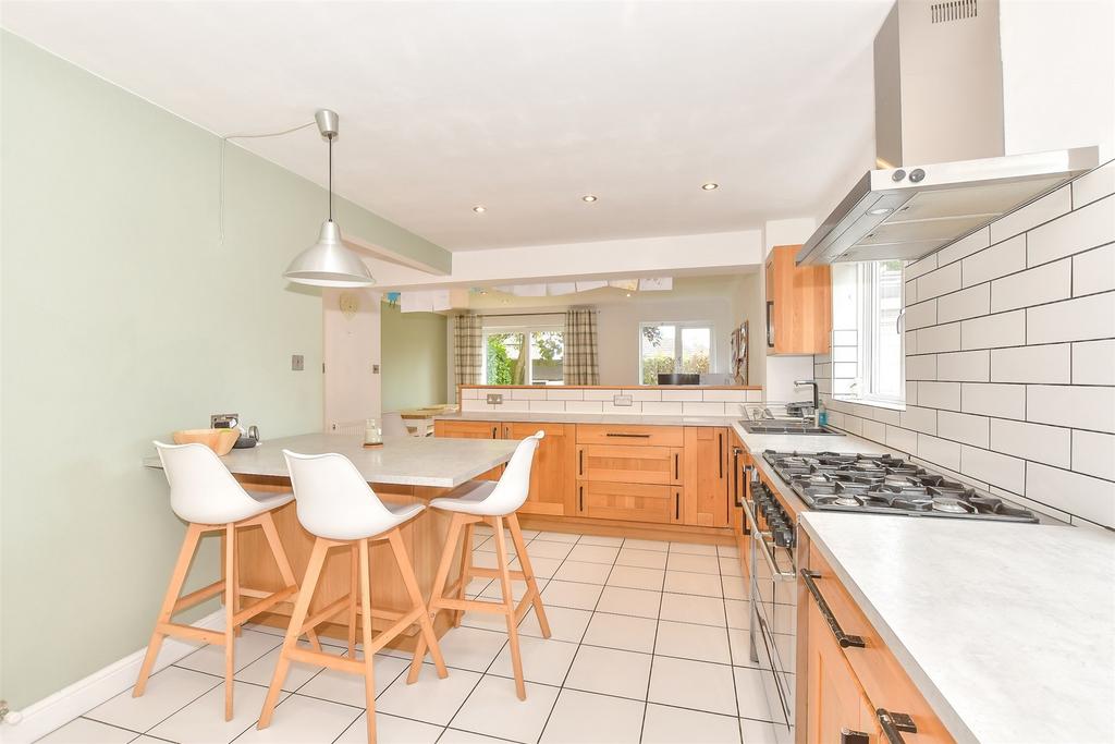 Kitchen/ Breakfast Area