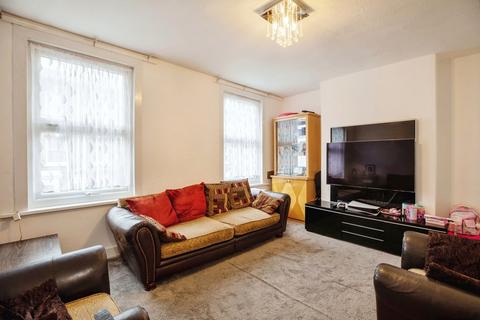 2 bedroom maisonette for sale, Mason Street, London SE17