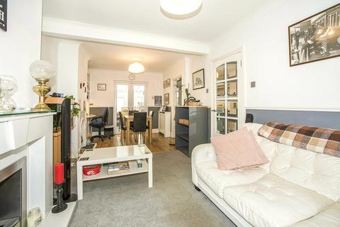 2 bedroom terraced house for sale, Gordon Road, Gravesend DA11