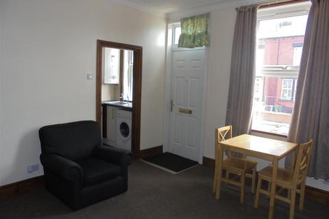 2 bedroom terraced house to rent, St Hildas Road, East End Park, Leeds