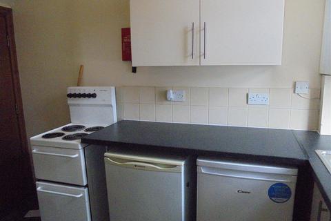 2 bedroom terraced house to rent, St Hildas Road, East End Park, Leeds