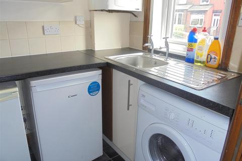 2 bedroom terraced house to rent, St Hildas Road, East End Park, Leeds