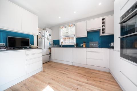 40 Waldron Road, London, SW18 3TD