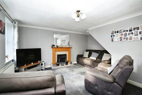 3 bedroom semi-detached house for sale, Boston Court, Kingswood, Hull