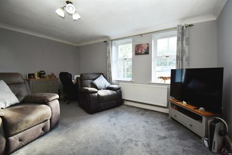 3 bedroom semi-detached house for sale, Boston Court, Kingswood, Hull