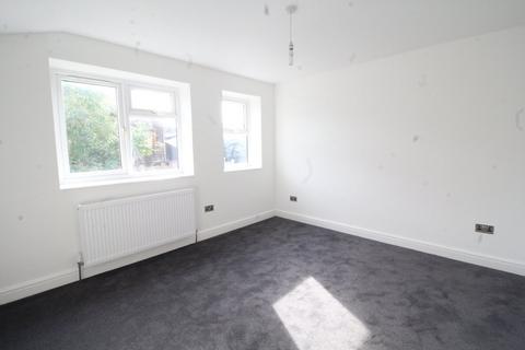 2 bedroom semi-detached house to rent, Beulah Road, Thornton Heath, CR7