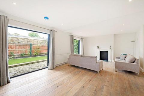 2 bedroom flat for sale, Upper Richmond Road, London SW15