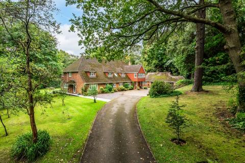 8 bedroom detached house to rent, Church Road, Woking GU21