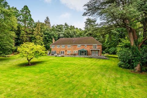 8 bedroom detached house to rent, Church Road, Woking GU21