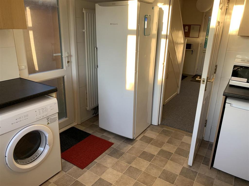 54 Slaidburn Kitchen 2.JPG