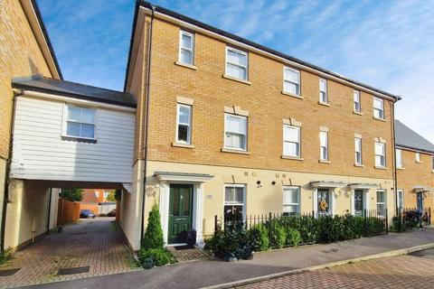 15 Buckthorn Road, Dunmow, CM6 1HZ