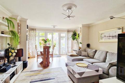15 Buckthorn Road, Dunmow, CM6 1HZ
