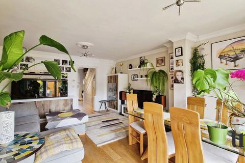 15 Buckthorn Road, Dunmow, CM6 1HZ