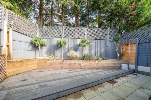 2 bedroom flat for sale, Edgewood Mews, Finchley Central, London, N3