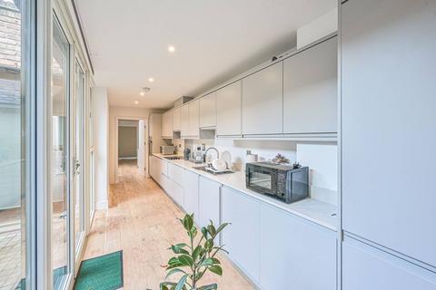Edgewood Mews, Finchley Central, London, N3