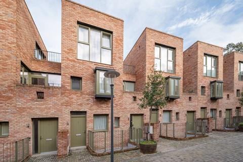 Edgewood Mews, Finchley Central, London, N3