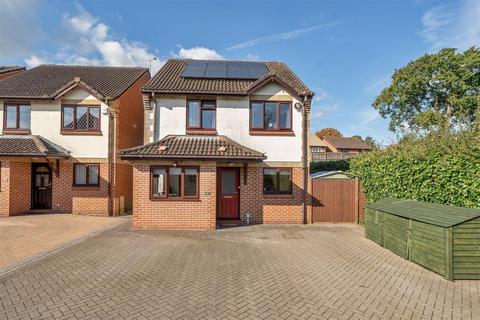 3 bedroom detached house for sale, St. Christopher Avenue, Fareham PO16