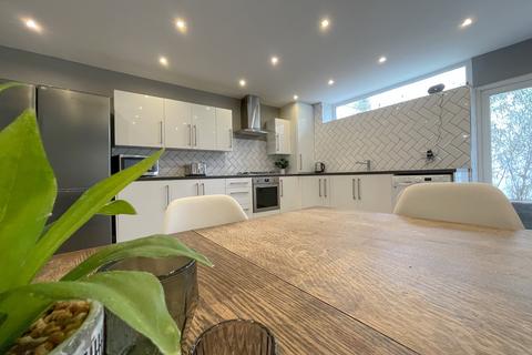 undefined, Pownall Square, L3 6AD,