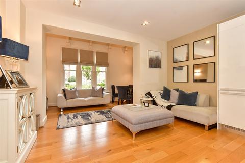 3 bedroom ground floor flat for sale, The Galleries, Warley, Brentwood, Essex