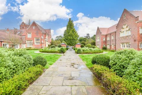 3 bedroom ground floor flat for sale, The Galleries, Warley, Brentwood, Essex