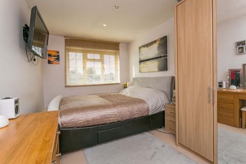 25 Avondale, Maidenhead, SL6 6SE