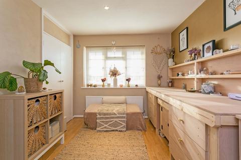 25 Avondale, Maidenhead, SL6 6SE