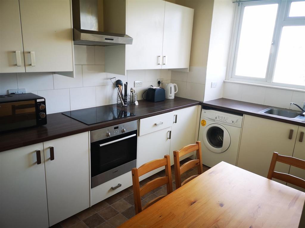 Preston Road, Wembley 4 bed apartment to rent £1,850 pcm (£427 pw)