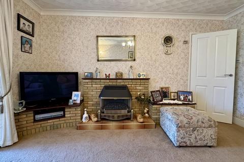 2 bedroom semi-detached bungalow for sale, Westland Road, Lowestoft