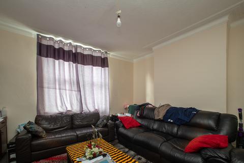 4 bedroom end of terrace house for sale, Recreation Mount, Leeds LS11