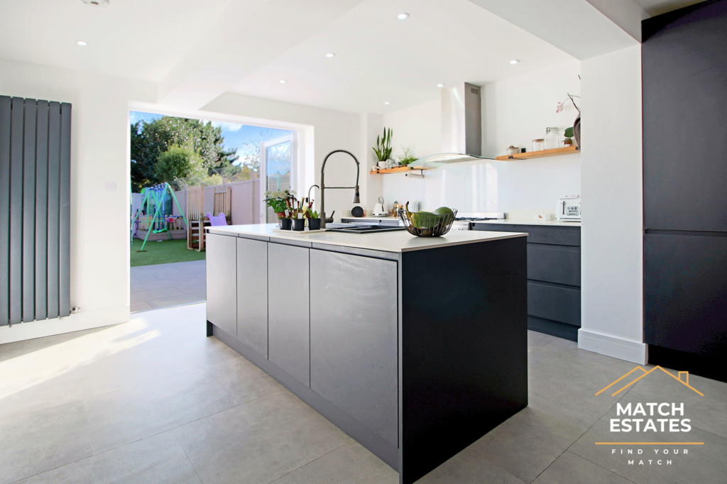 Cheriton High Street, Folkestone CT19 2 bed terraced house for sale £