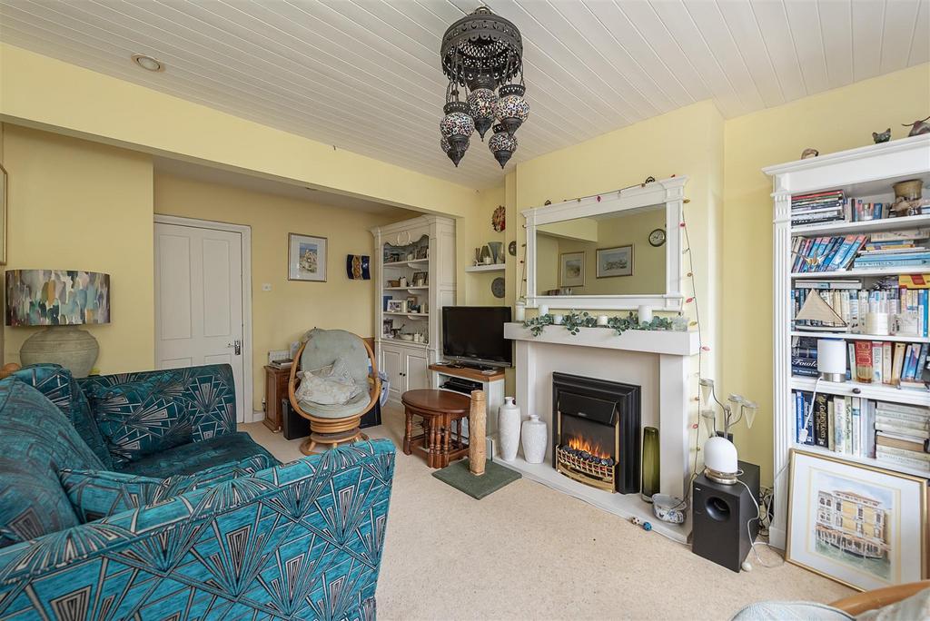 Weybourne Close, Harpenden 2 bed semidetached house for sale £575,000