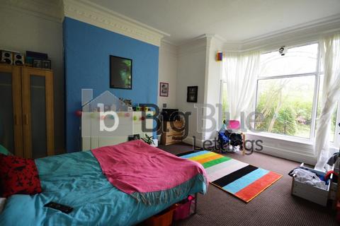 3 bedroom flat to rent, Flat 3, 156 Otley Road, Headingley, Leeds LS16